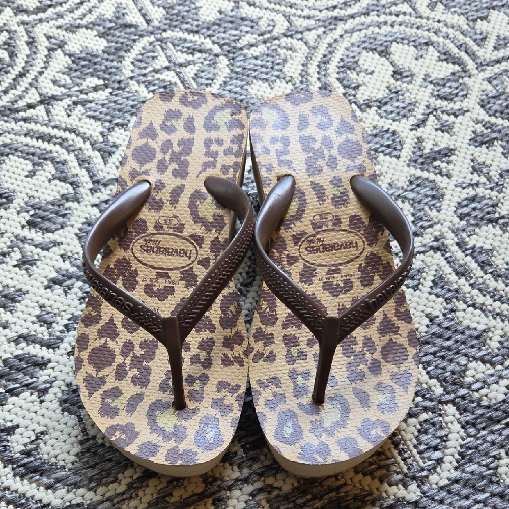 Havaianas Leopard Print Sandals